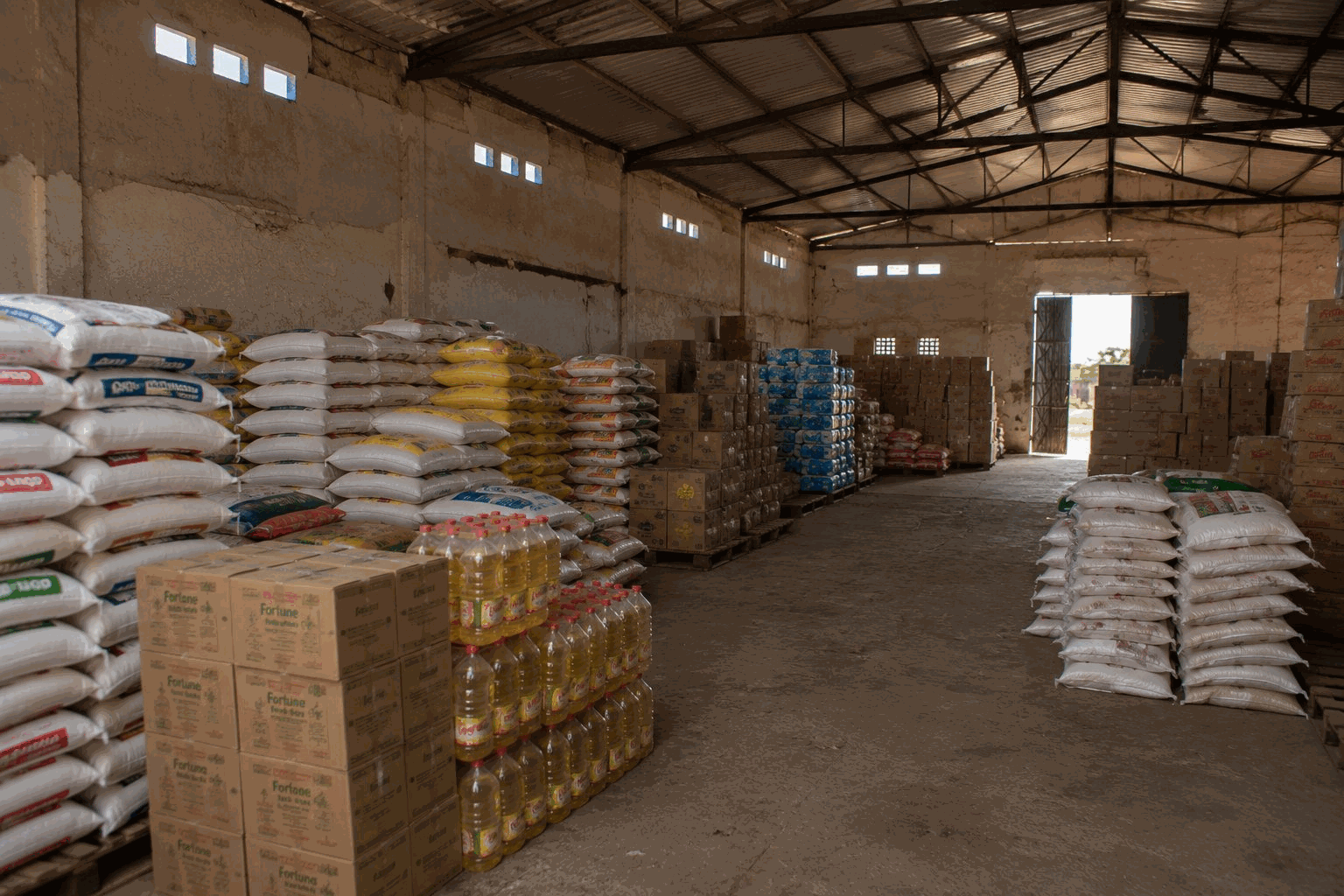 Bối cảnh thương mại tổng hợp và phân phối nội địa tại Guinea-Bissau.